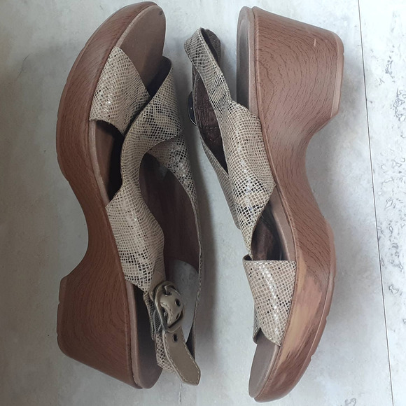 Dansko Taupe Snake Jacinda Nubuck Sandal Size 40 - Picture 4 of 10